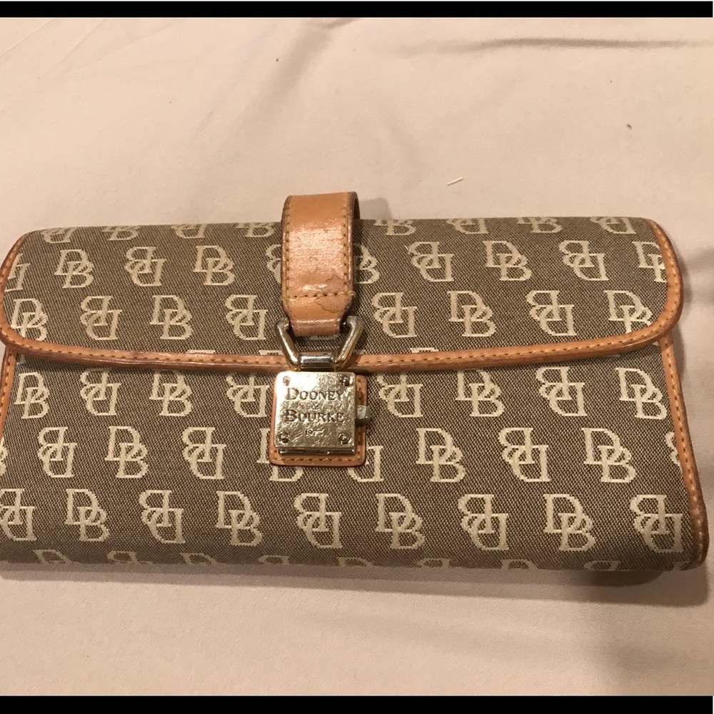 Dooney & Bourke Continental Clutch Wallet classic